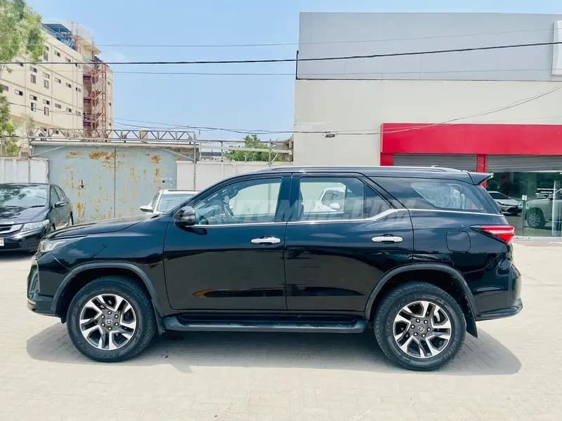 Toyota Fortuner 2022 Legender