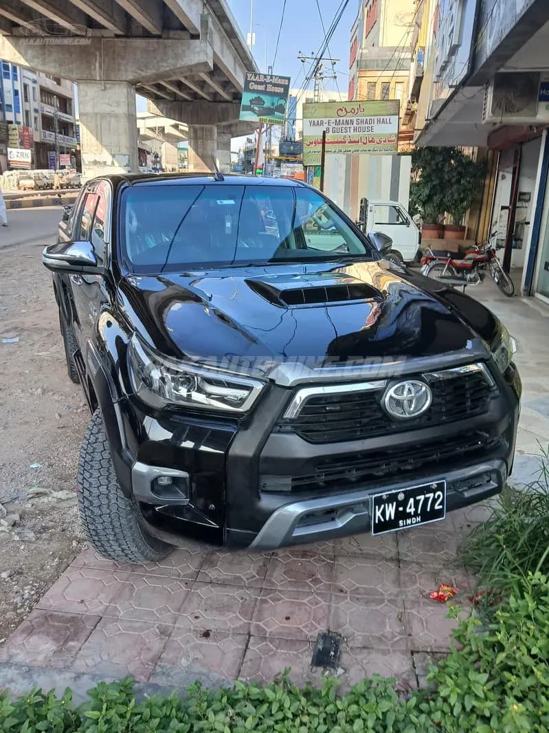 Toyota Hilux Revo 2017 V Automatic 2.8
