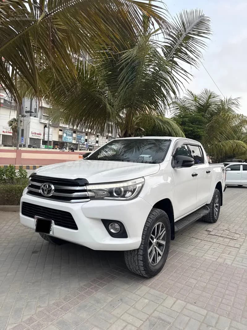 Toyota Hilux Revo 2019 V Automatic 2.8