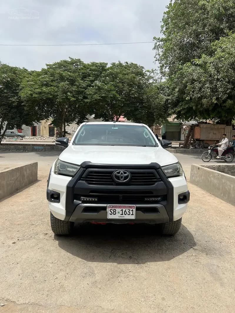Toyota Hilux Revo 2018 V Automatic 2.8
